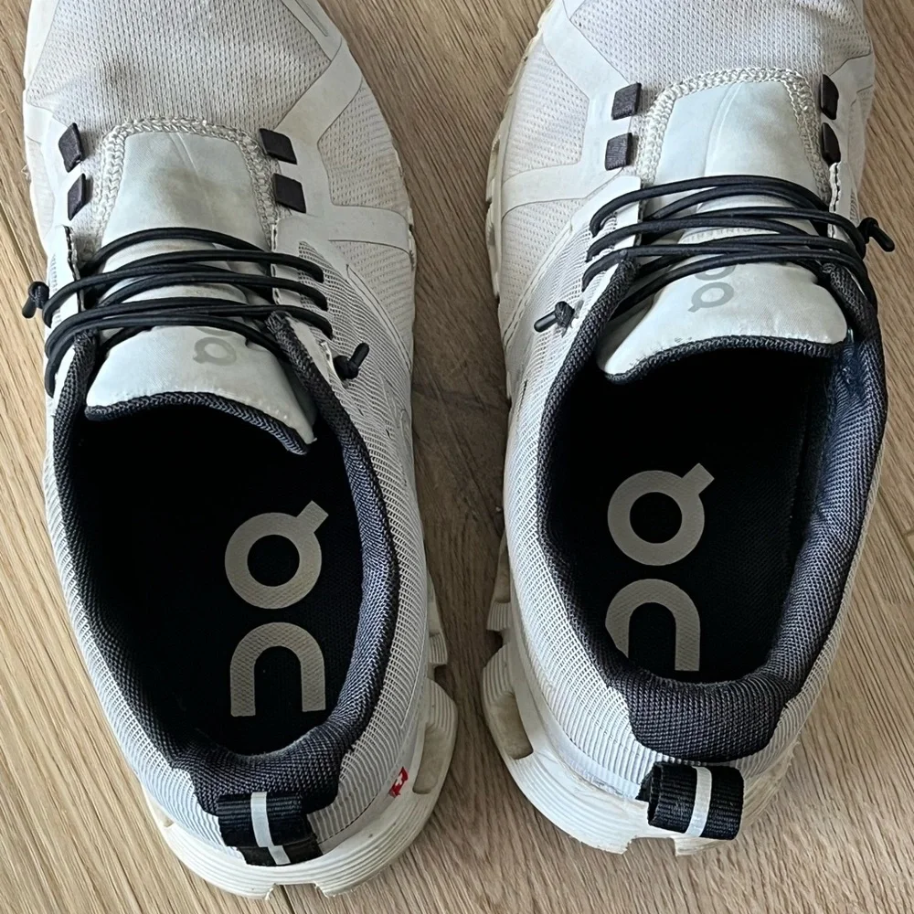 On Cloud Women’s Gray Water Proof Athletic Shoes - Picture 4 of 6